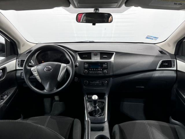 Nissan Sentra 2018 - Image 7